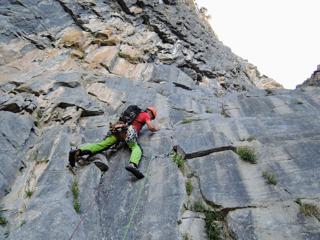El Retorno del Jedi, ED 350m 6c+ (6b+ obl). Ordesa, pared cóncava.