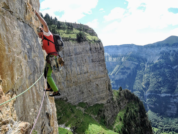 El Retorno del Jedi, ED 350m 6c+ (6b+ obl). Ordesa, pared cóncava.