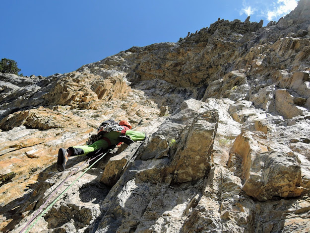 El Retorno del Jedi, ED 350m 6c+ (6b+ obl). Ordesa, pared cóncava.