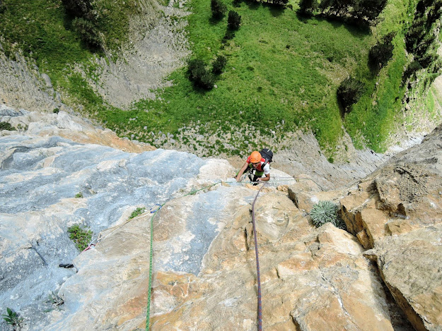 El Retorno del Jedi, ED 350m 6c+ (6b+ obl). Ordesa, pared cóncava.