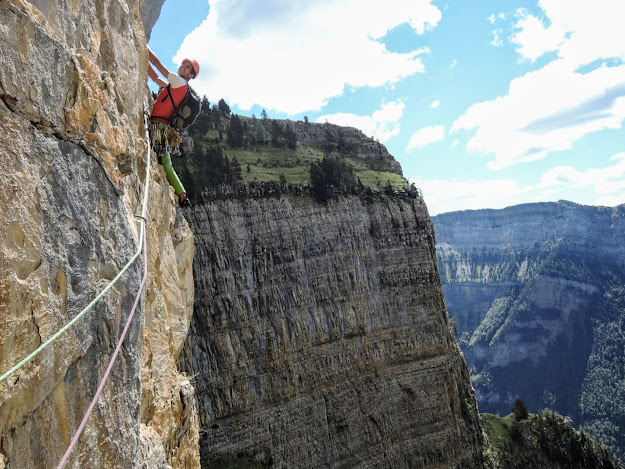 El Retorno del Jedi, ED 350m 6c+ (6b+ obl). Ordesa, pared cóncava.