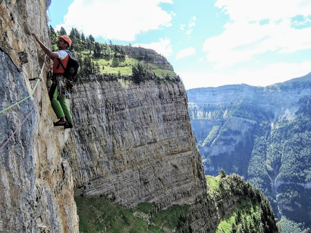 El Retorno del Jedi, ED 350m 6c+ (6b+ obl). Ordesa, pared cóncava.