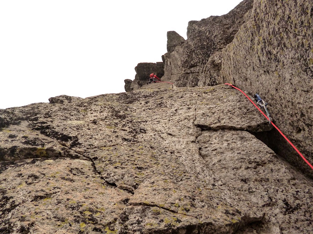 Espolón de los López 130m/6a+, Almanzor. Gredos