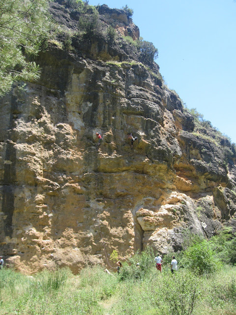 Barranco del fin del mundo, domingo caluroso. Encadené 7a