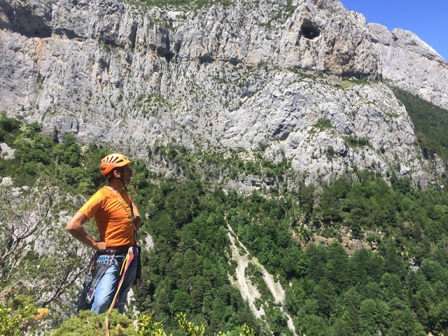GUTZ 200m 6b/A1 (V+ obl.), Valle de Ansó, Pared del Mirador.