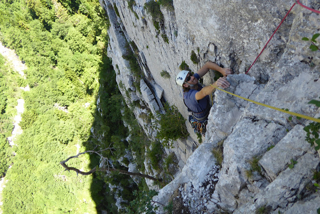 GUTZ 200m 6b/A1 (V+ obl.), Valle de Ansó, Pared del Mirador.