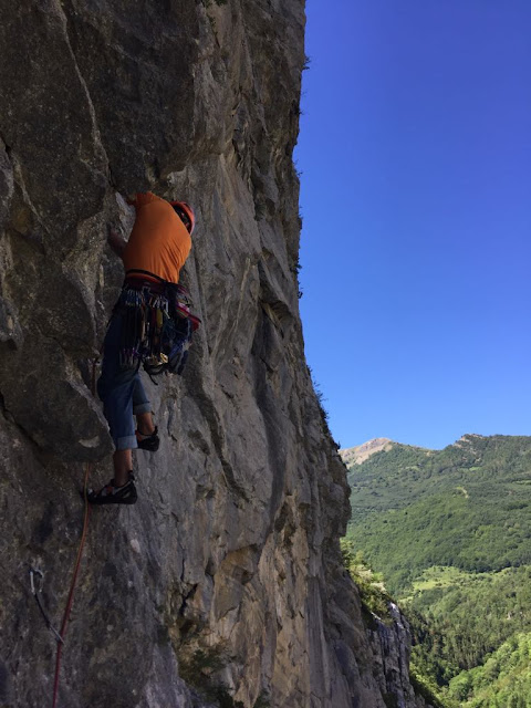 GUTZ 200m 6b/A1 (V+ obl.), Valle de Ansó, Pared del Mirador.