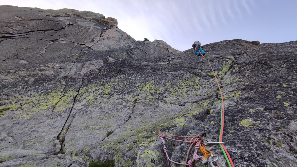 Arista NW a la Aguile de Blatiere, Chamonix.