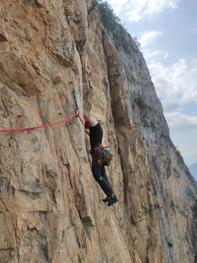 Vía Indiana Jaune (260m 6c/6b obl.) Maladiere, Chamonix.