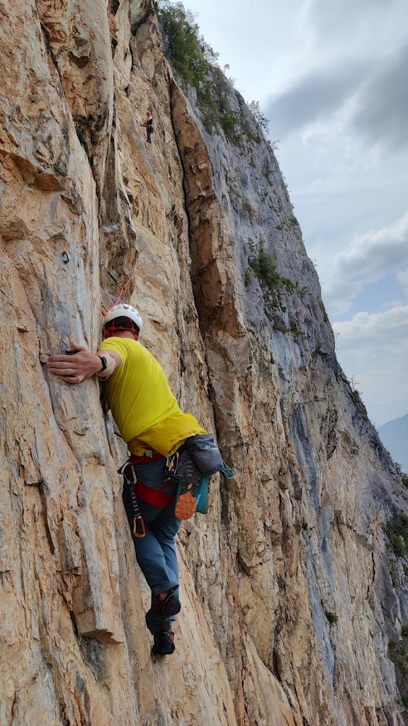 Vía Indiana Jaune (260m 6c/6b obl.) Maladiere, Chamonix.