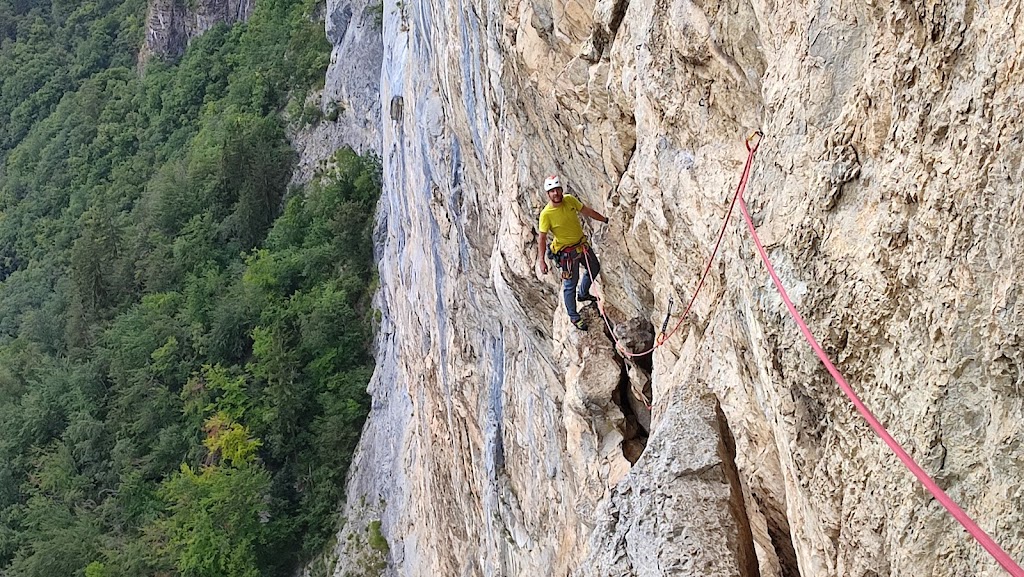Vía Indiana Jaune (260m 6c/6b obl.) Maladiere, Chamonix.