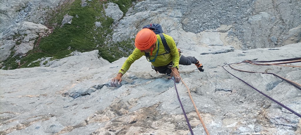 Vía Leiva al Naranjo de Bulnes, 500m 7b/6b obl.