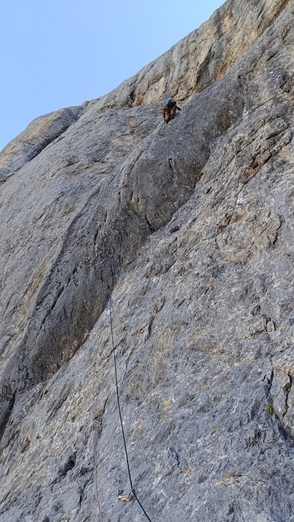 Vía Leiva al Naranjo de Bulnes, 500m 7b/6b obl.