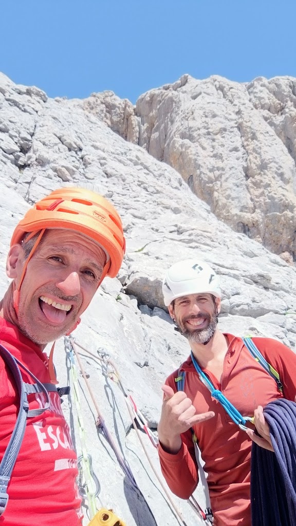 Vía Leiva al Naranjo de Bulnes, 500m 7b/6b obl.