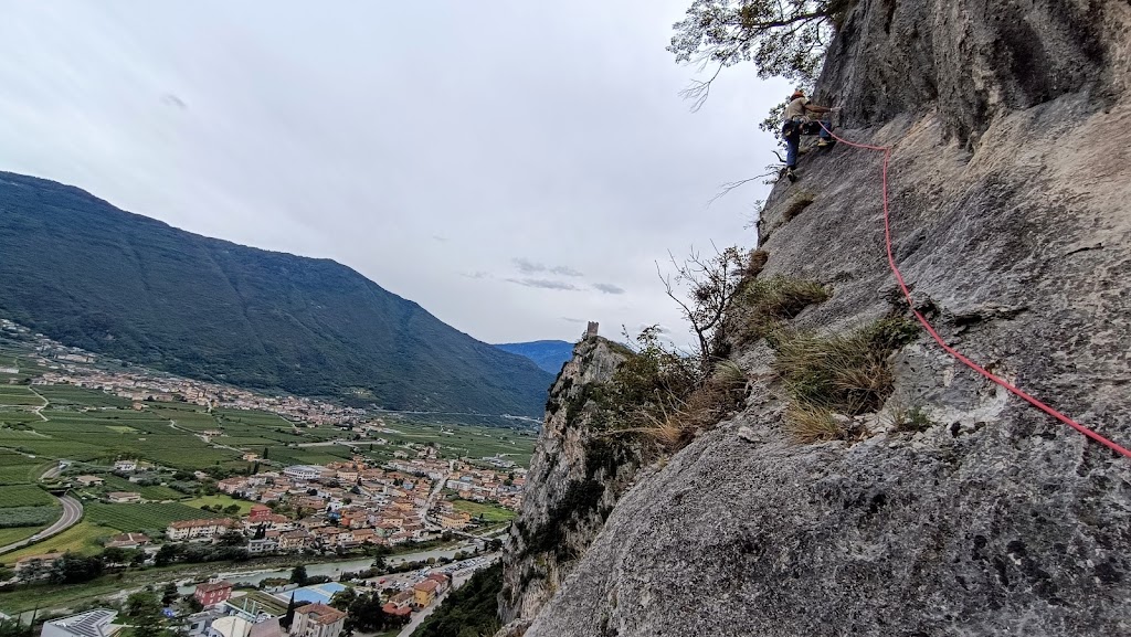 Vía Mescalito al Monte Colodri, Arco. (250m 7a/6b obl.)