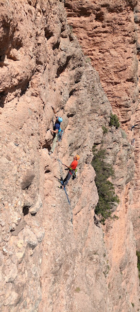 Vía Pandemia al Mallo Cuchillo, Riglos. 230m 6c/6a obl.